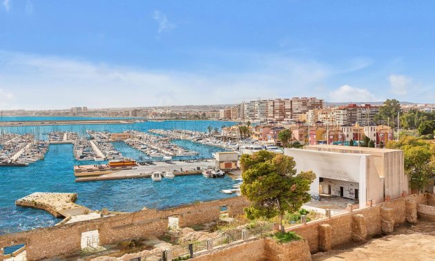 Resale - Apartment / flat -
Torrevieja - Paseo maritimo