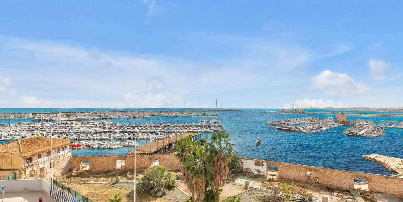 Resale - Apartment / flat -
Torrevieja - Paseo maritimo