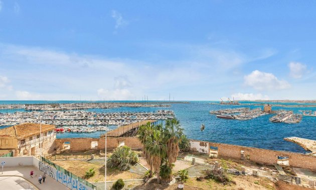 Resale - Apartment / flat -
Torrevieja - Paseo maritimo