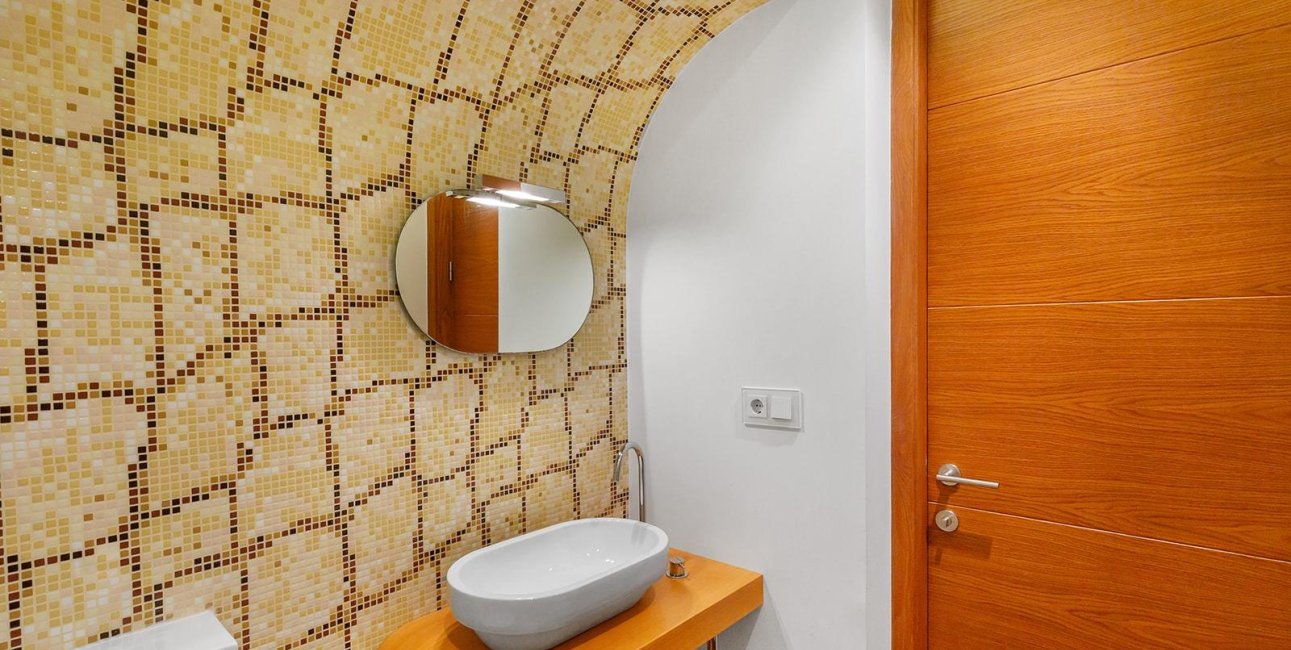 Resale - Apartment / flat -
Torrevieja - Paseo maritimo