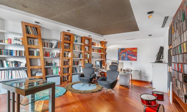 Resale - Apartment / flat -
Torrevieja - Paseo maritimo