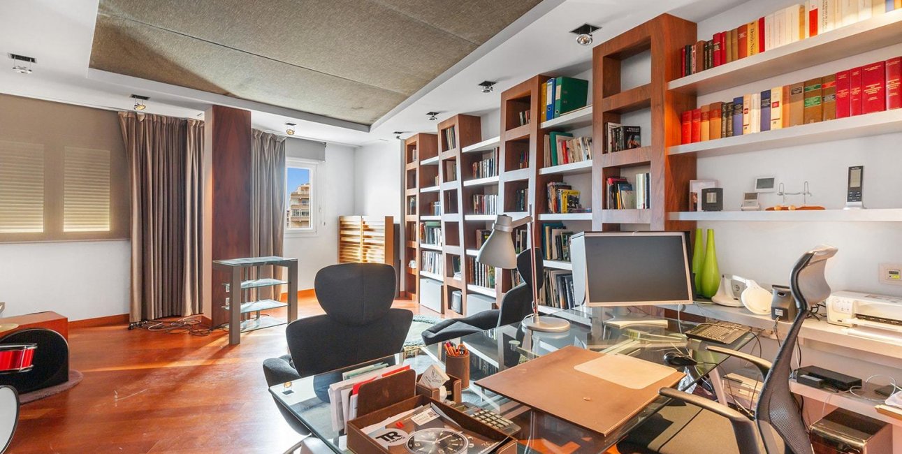 Resale - Apartment / flat -
Torrevieja - Paseo maritimo