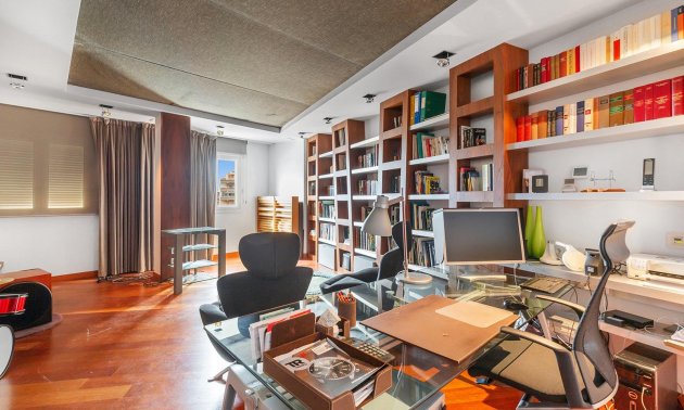 Resale - Apartment / flat -
Torrevieja - Paseo maritimo