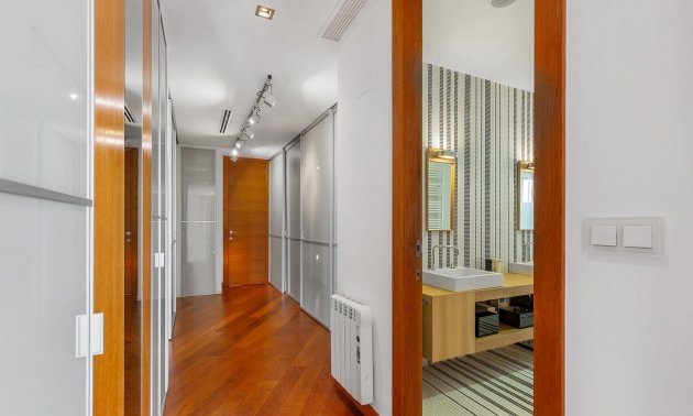 Resale - Apartment / flat -
Torrevieja - Paseo maritimo