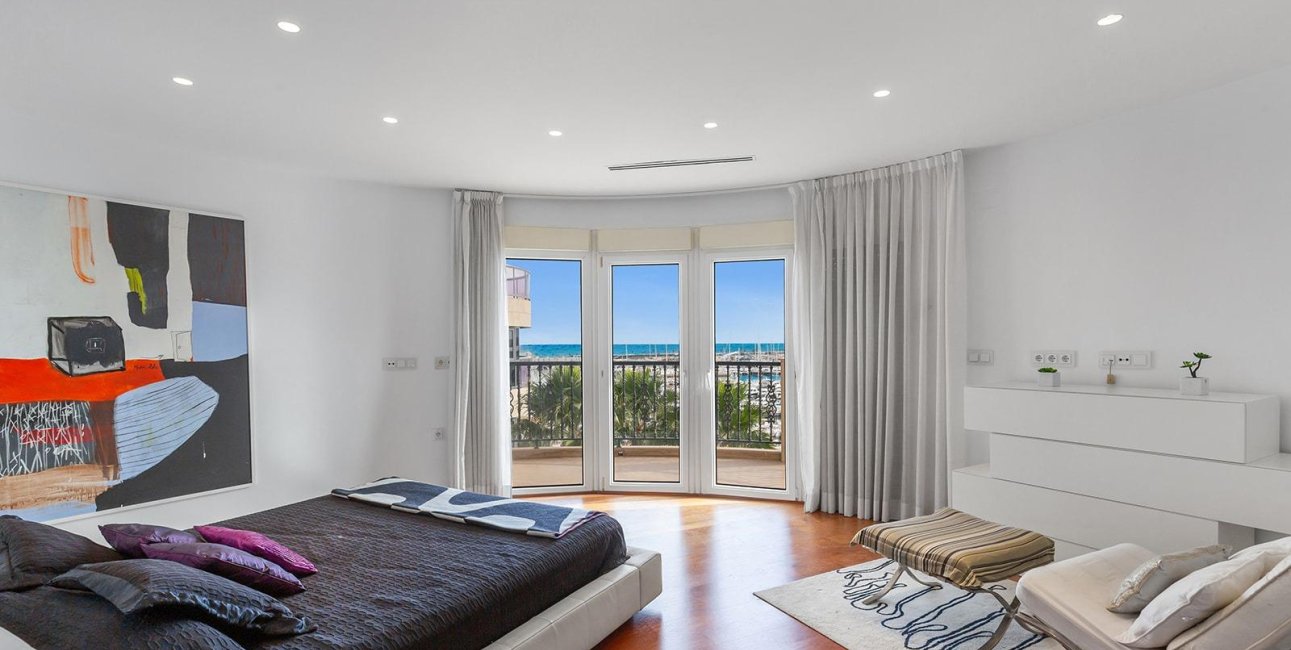 Resale - Apartment / flat -
Torrevieja - Paseo maritimo