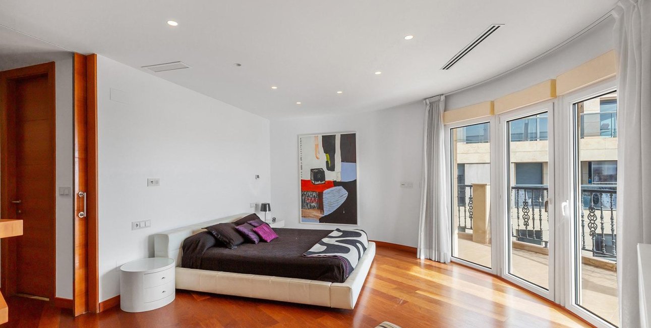 Resale - Apartment / flat -
Torrevieja - Paseo maritimo