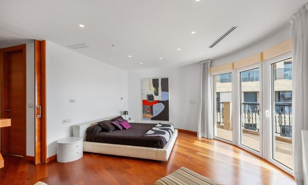 Resale - Apartment / flat -
Torrevieja - Paseo maritimo