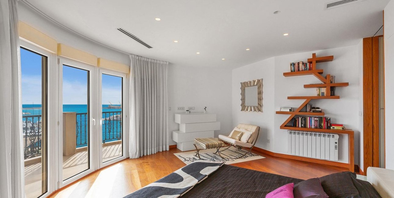 Resale - Apartment / flat -
Torrevieja - Paseo maritimo