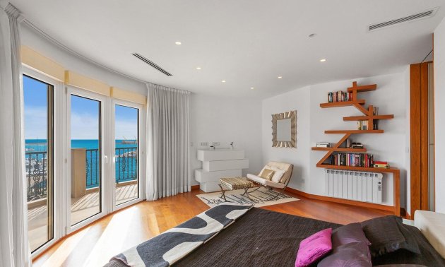 Resale - Apartment / flat -
Torrevieja - Paseo maritimo