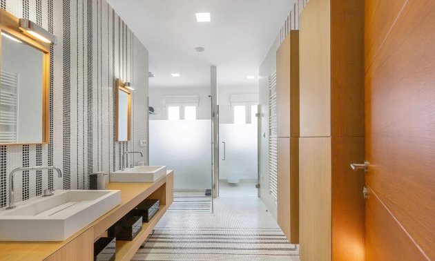 Resale - Apartment / flat -
Torrevieja - Paseo maritimo