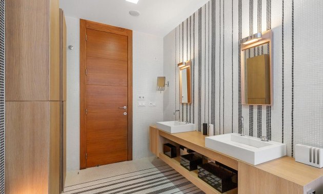 Resale - Apartment / flat -
Torrevieja - Paseo maritimo