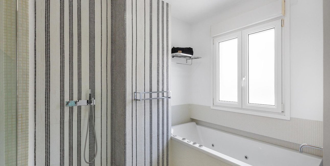 Resale - Apartment / flat -
Torrevieja - Paseo maritimo