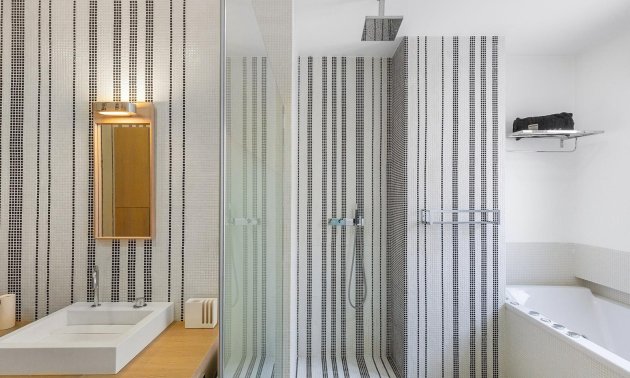 Resale - Apartment / flat -
Torrevieja - Paseo maritimo