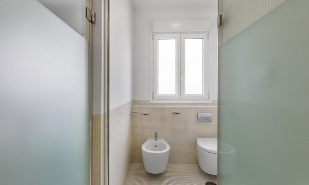 Resale - Apartment / flat -
Torrevieja - Paseo maritimo