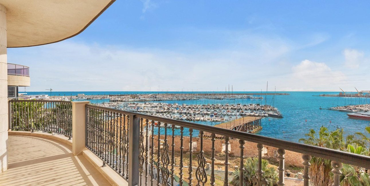 Resale - Apartment / flat -
Torrevieja - Paseo maritimo