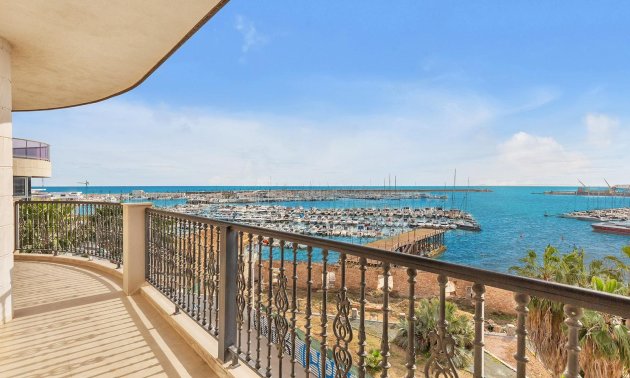 Resale - Apartment / flat -
Torrevieja - Paseo maritimo