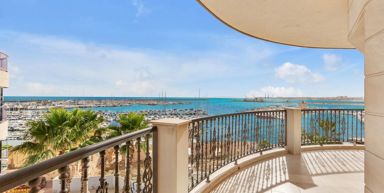 Resale - Apartment / flat -
Torrevieja - Paseo maritimo