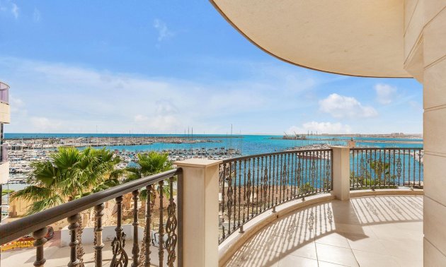 Resale - Apartment / flat -
Torrevieja - Paseo maritimo