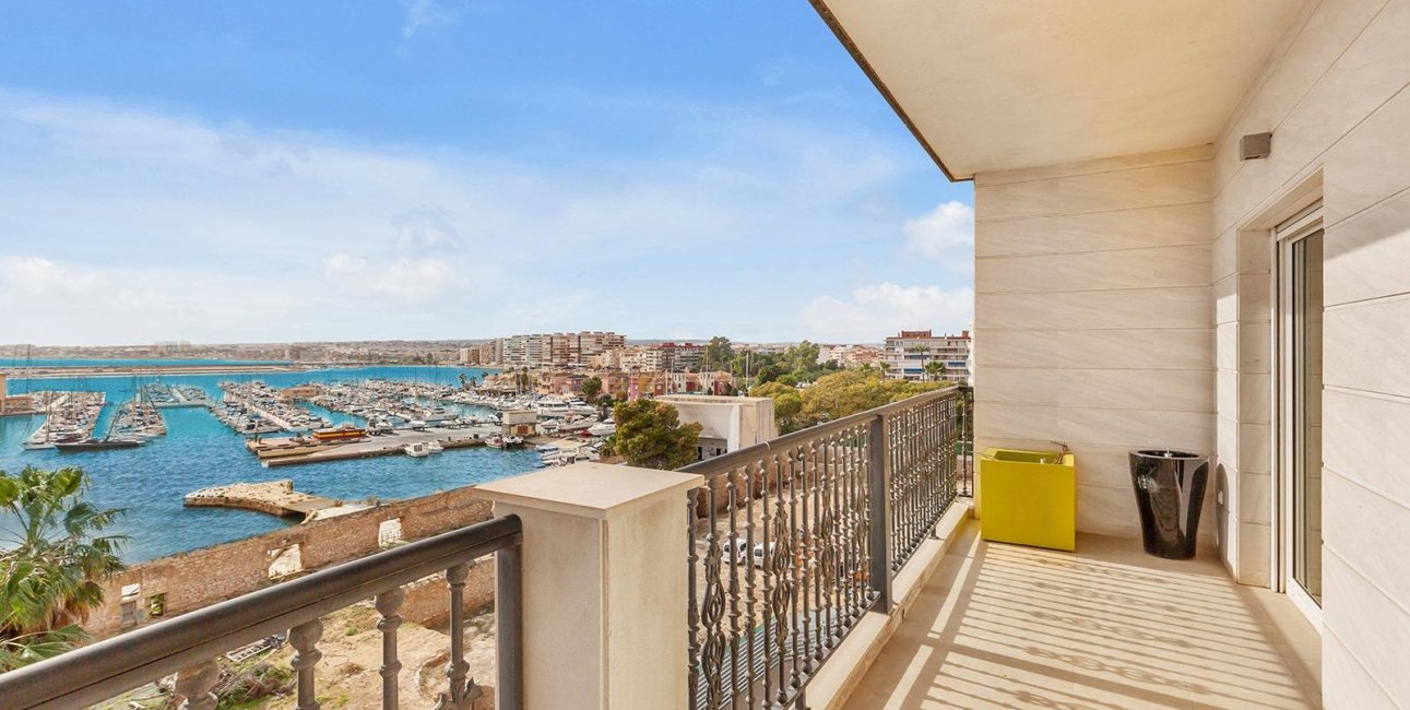 Resale - Apartment / flat -
Torrevieja - Paseo maritimo