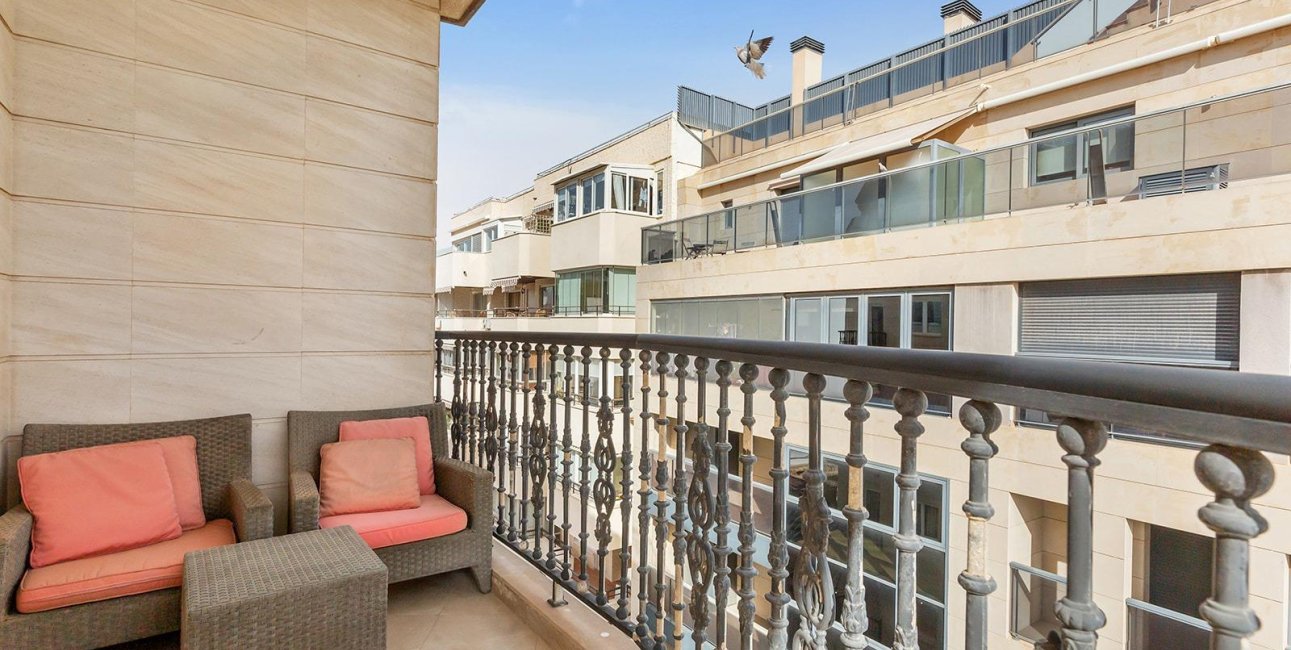 Resale - Apartment / flat -
Torrevieja - Paseo maritimo