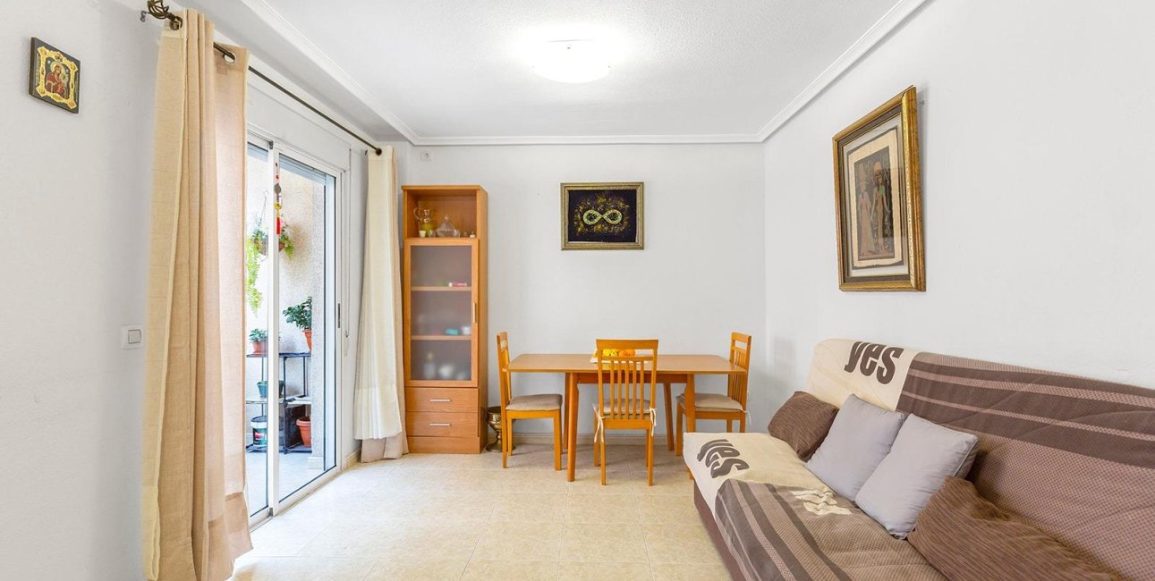 Resale - Apartment / flat -
Torrevieja - Centro