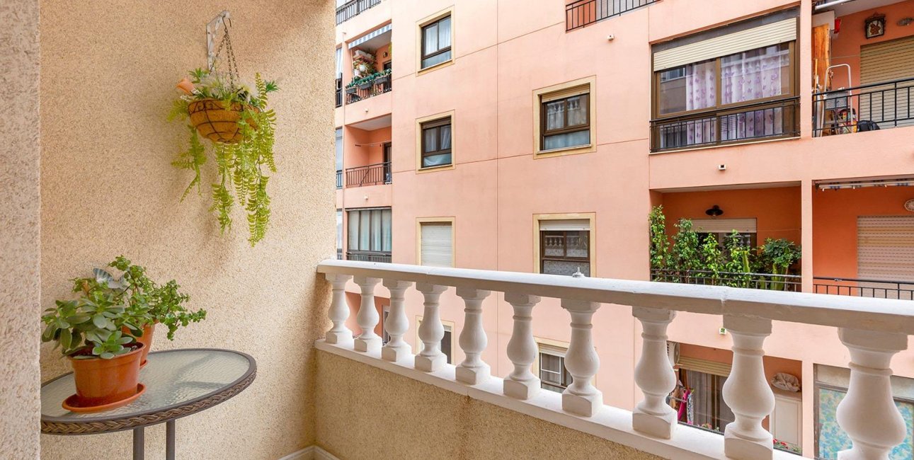 Resale - Apartment / flat -
Torrevieja - Centro