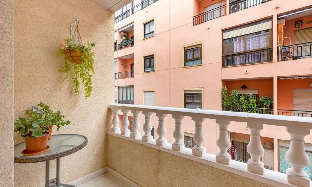 Resale - Apartment / flat -
Torrevieja - Centro