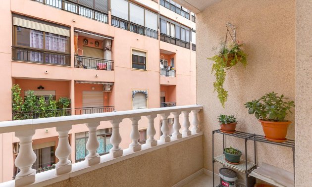 Resale - Apartment / flat -
Torrevieja - Centro