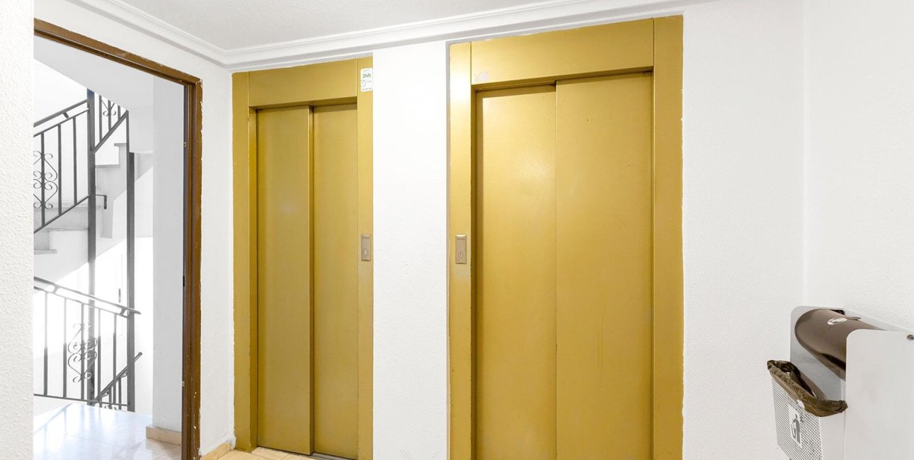 Resale - Apartment / flat -
Torrevieja - Centro