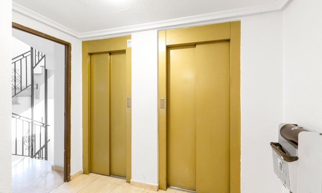 Resale - Apartment / flat -
Torrevieja - Centro