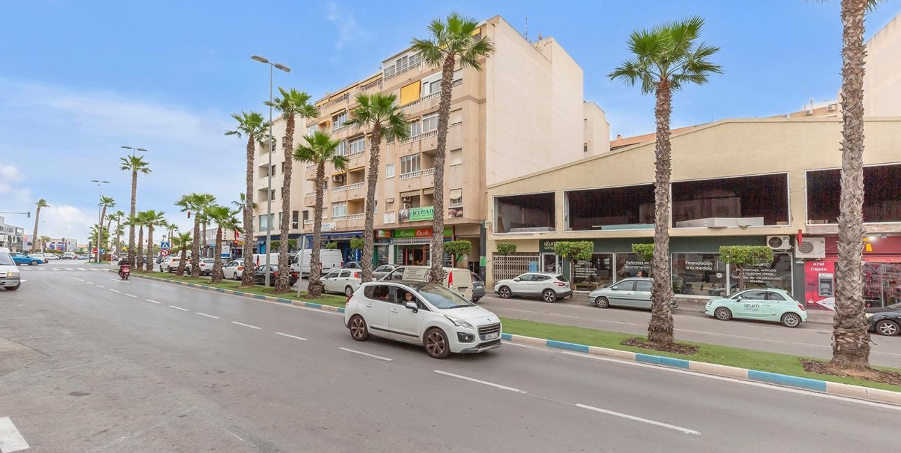 Resale - Apartment / flat -
Torrevieja - Centro