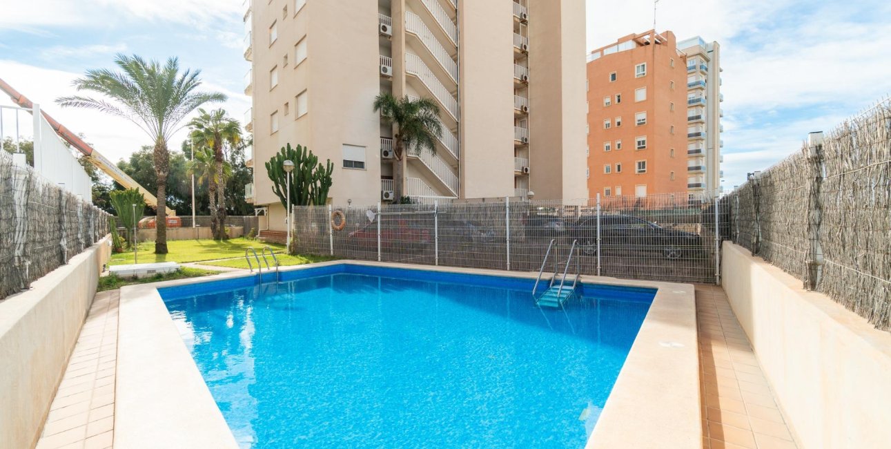 Resale - Apartment / flat -
Guardamar del Segura - Puerto Deportivo