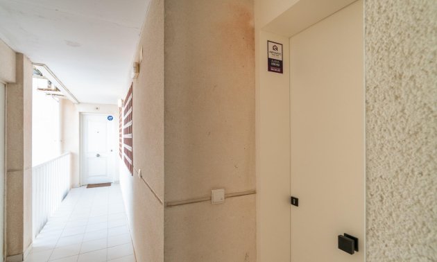 Resale - Apartment / flat -
Guardamar del Segura - Puerto Deportivo