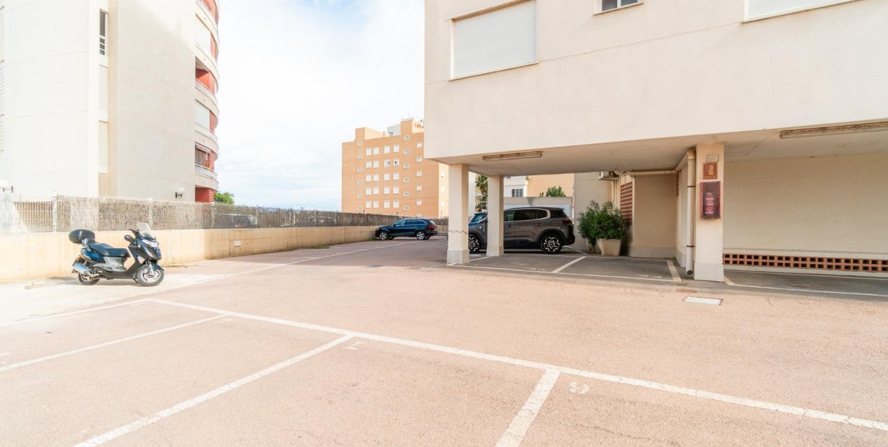 Resale - Apartment / flat -
Guardamar del Segura - Puerto Deportivo