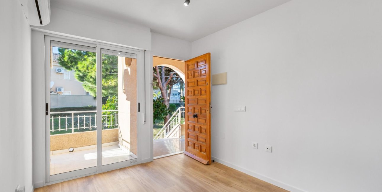 Resale - Apartment / flat -
Torrevieja - Torreblanca