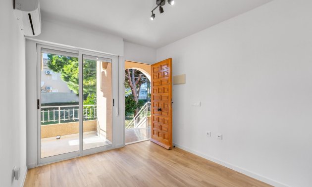 Resale - Apartment / flat -
Torrevieja - Torreblanca