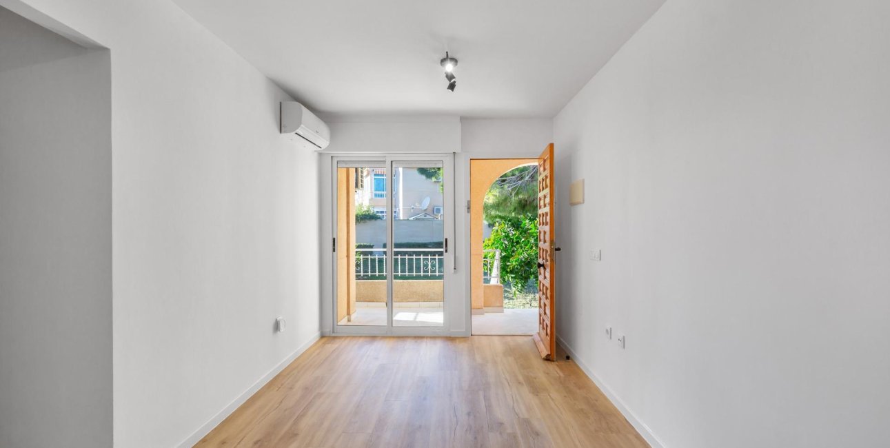 Resale - Apartment / flat -
Torrevieja - Torreblanca