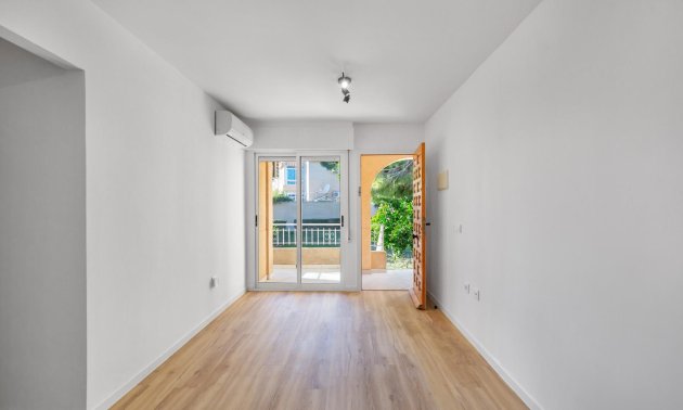 Resale - Apartment / flat -
Torrevieja - Torreblanca