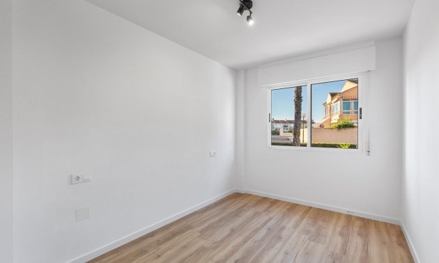 Resale - Apartment / flat -
Torrevieja - Torreblanca