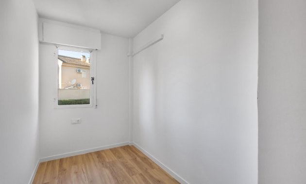 Resale - Apartment / flat -
Torrevieja - Torreblanca