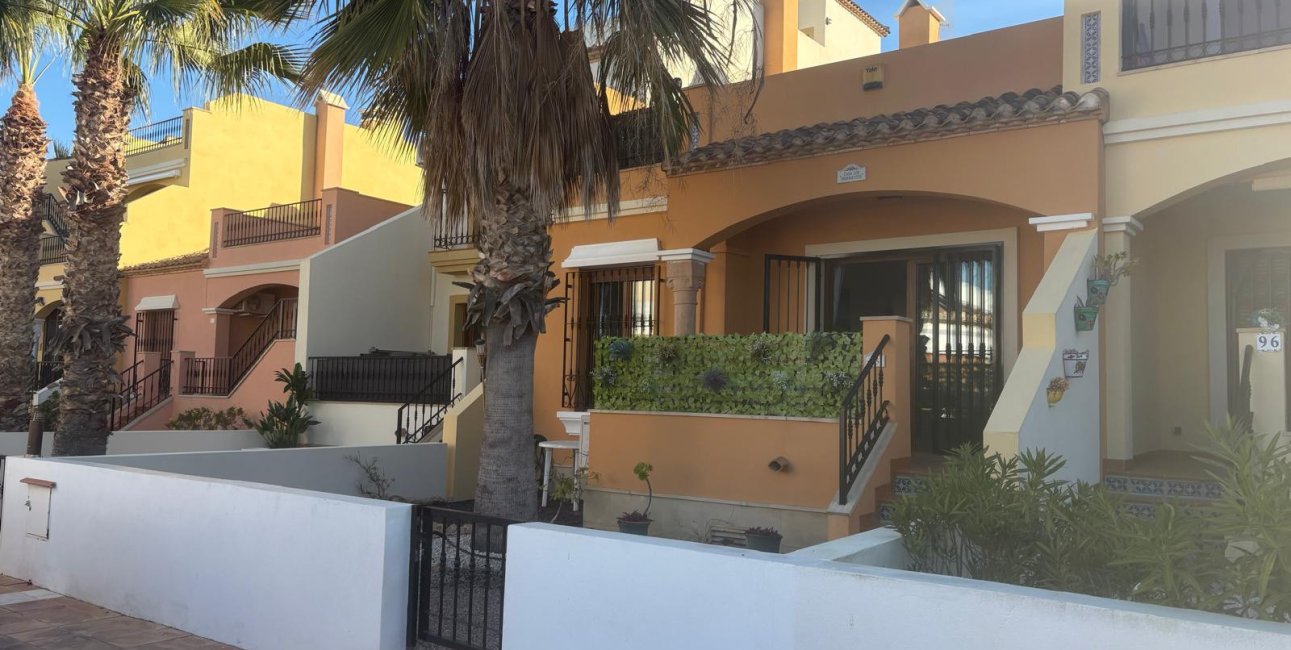 Resale - Townhouse -
Algorfa - La Finca Golf Resort