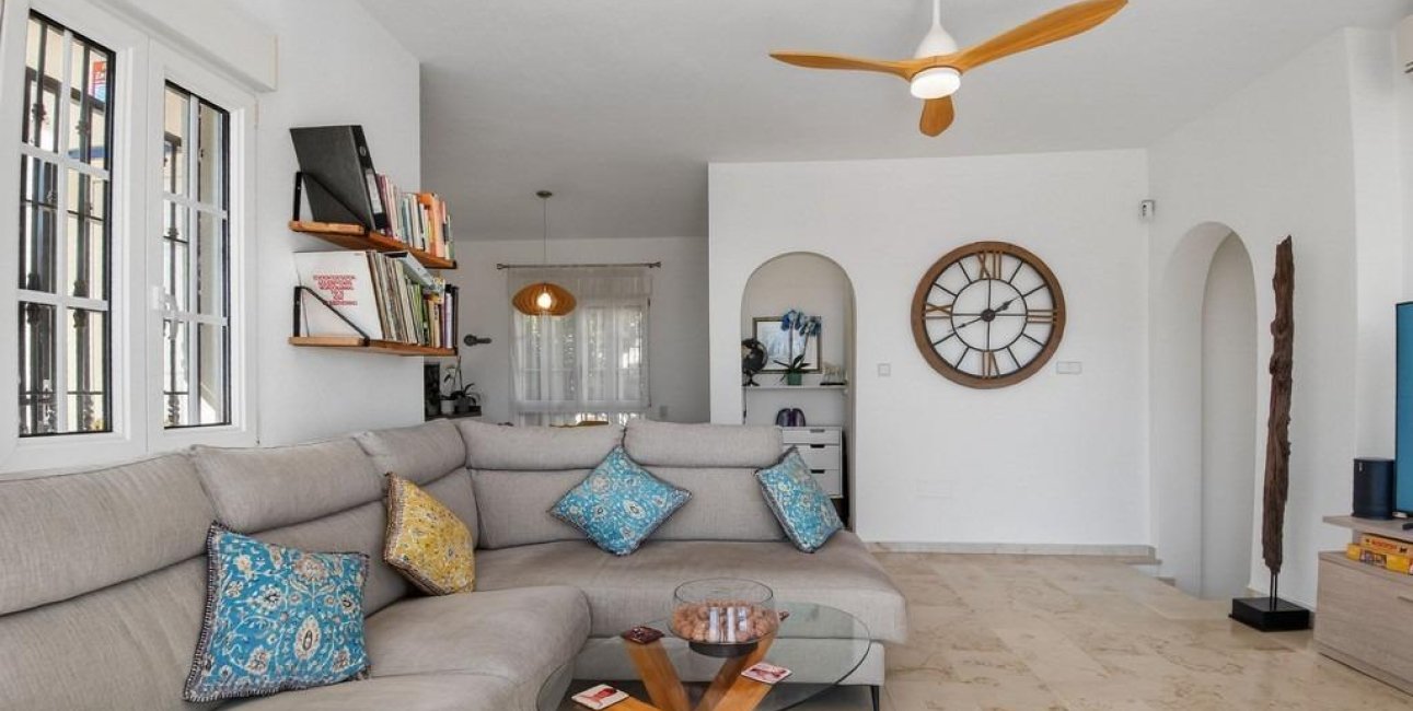 Resale - Villa -
Orihuela Costa - Las Ramblas