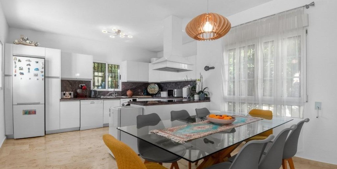 Resale - Villa -
Orihuela Costa - Las Ramblas