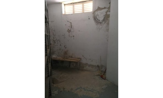 Resale - Garage -
Torrevieja - Estacion de autobuses