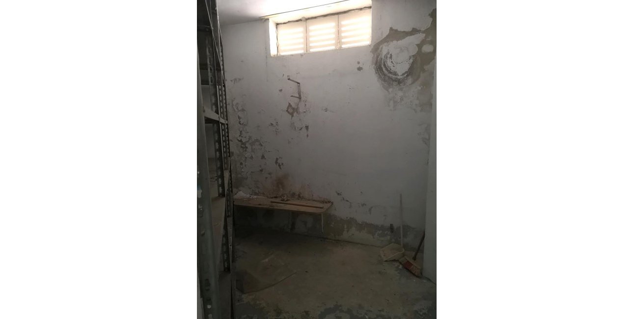 Resale - Garage -
Torrevieja - Estacion de autobuses