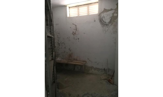 Resale - Garage -
Torrevieja - Estacion de autobuses