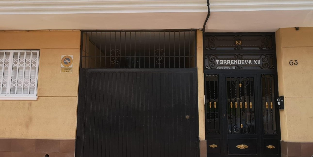 Resale - Garage -
Torrevieja - Estacion de autobuses