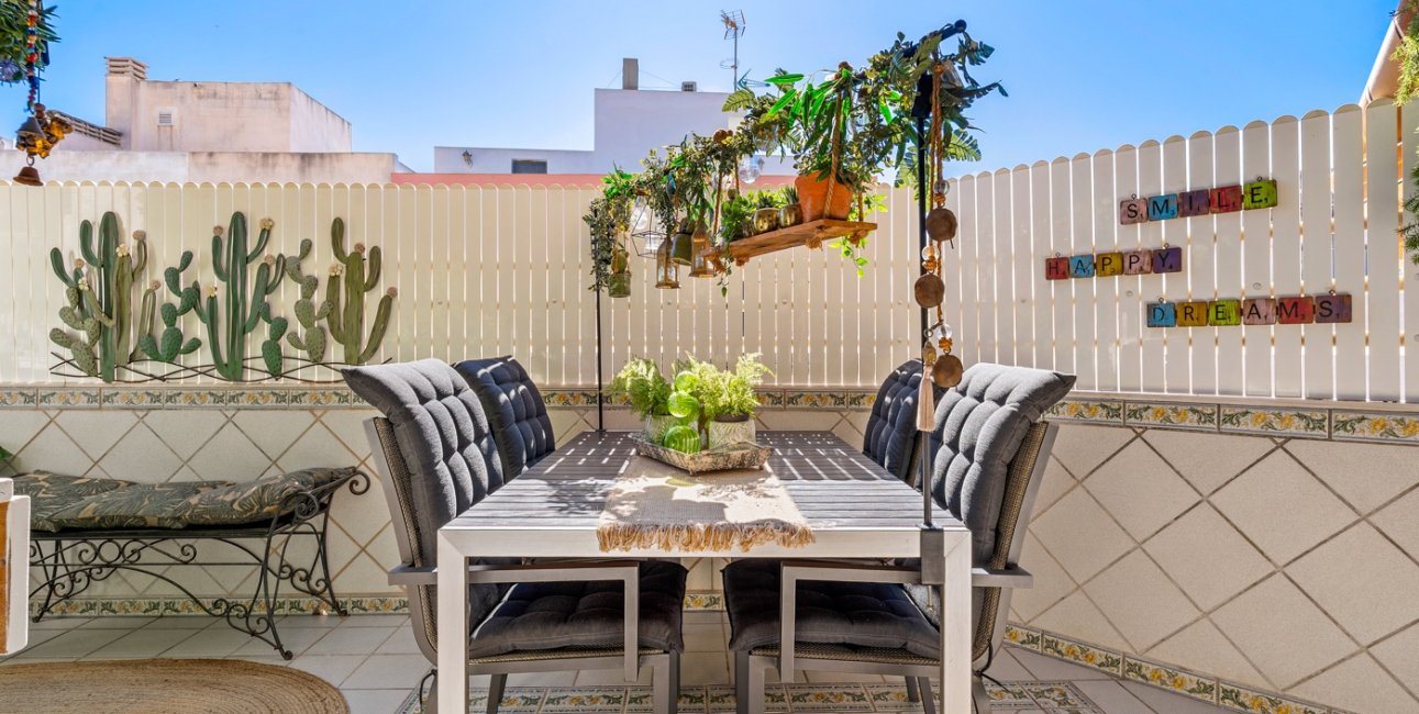 Resale - Apartment / flat -
Torrevieja - Torrevieja - Centre