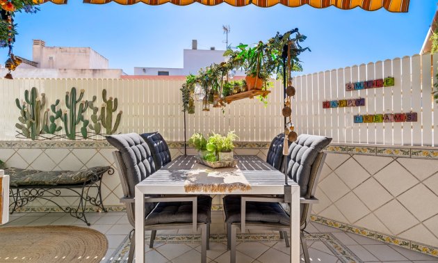 Resale - Apartment / flat -
Torrevieja - Torrevieja - Centre