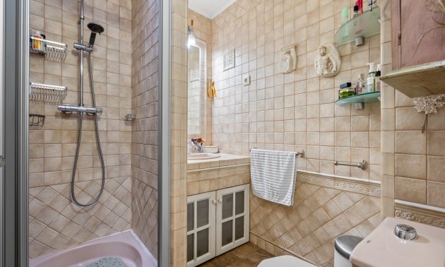 Resale - Apartment / flat -
Torrevieja - Torrevieja - Centre